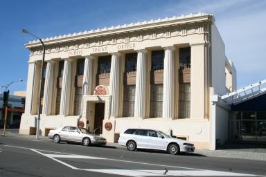 Art Deco Building Columns classical Napier